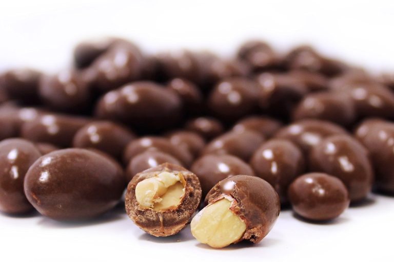 how-to-make-chocolate-covered-peanuts-chocolate covered peanuts snack